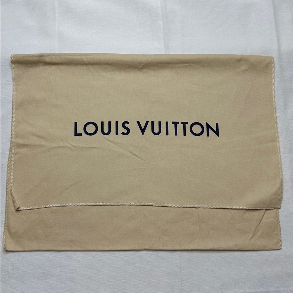 Louis Vuitton Dust Bag
0327